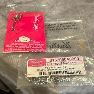 Thirty-One Silver Tone Key Charm with Ball Chain‎ set